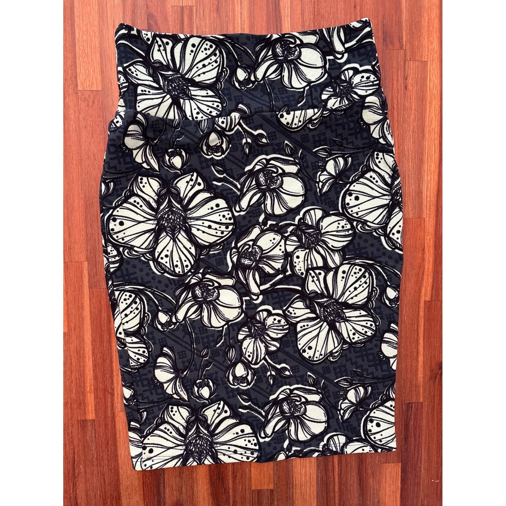 LuLaRoe Pencil Skirt Womens XS Black Mint Green Excellent Floral Cassie Skirt